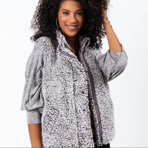 Francesca’s Miami | Gray Marissa Sherpa Vest Small